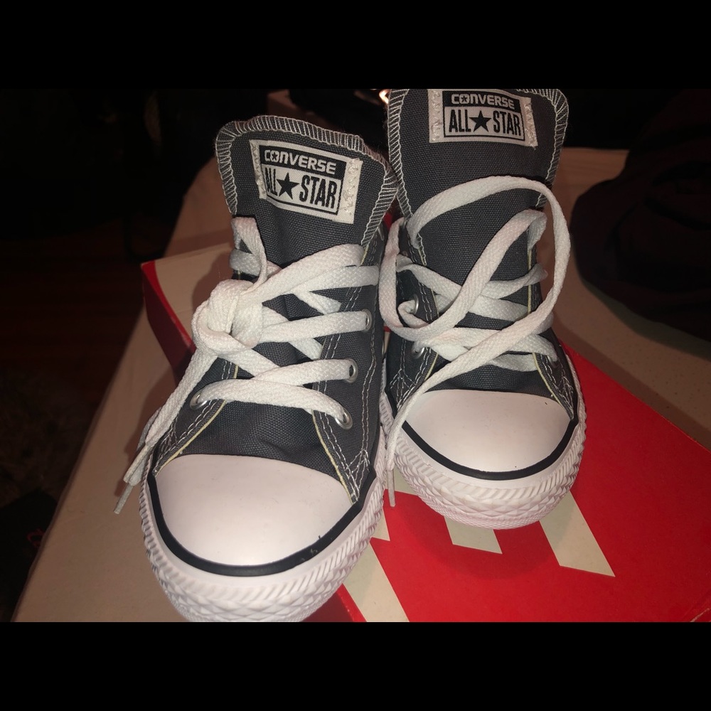 Grey Woman’s converse all star low top